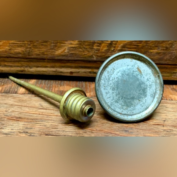 Antique Home Use Metal Angled Elongated Spout Oil Can - Picture 8 of 16